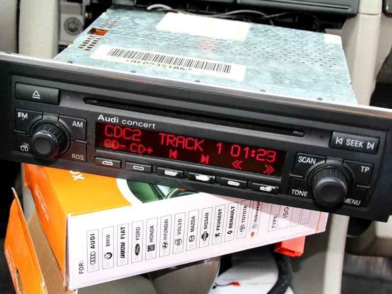 Jak włączyć Bluetooth w Audi A4 B6 i uniknąć problemów z łącznością