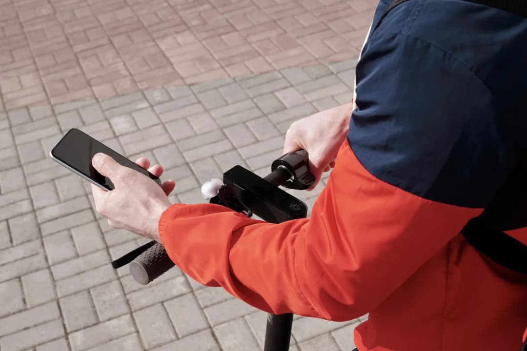 Jak włączyć Bluetooth w hulajnodze Xiaomi - proste kroki i porady