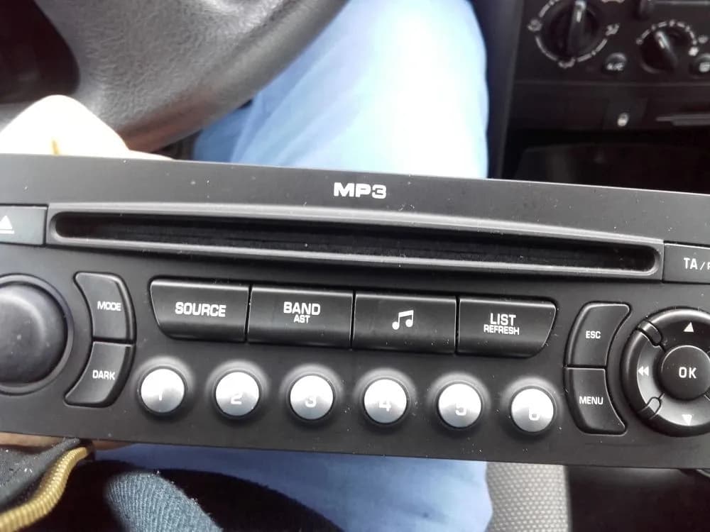 Jak włączyć Bluetooth w Peugeot 207 - proste kroki i porady